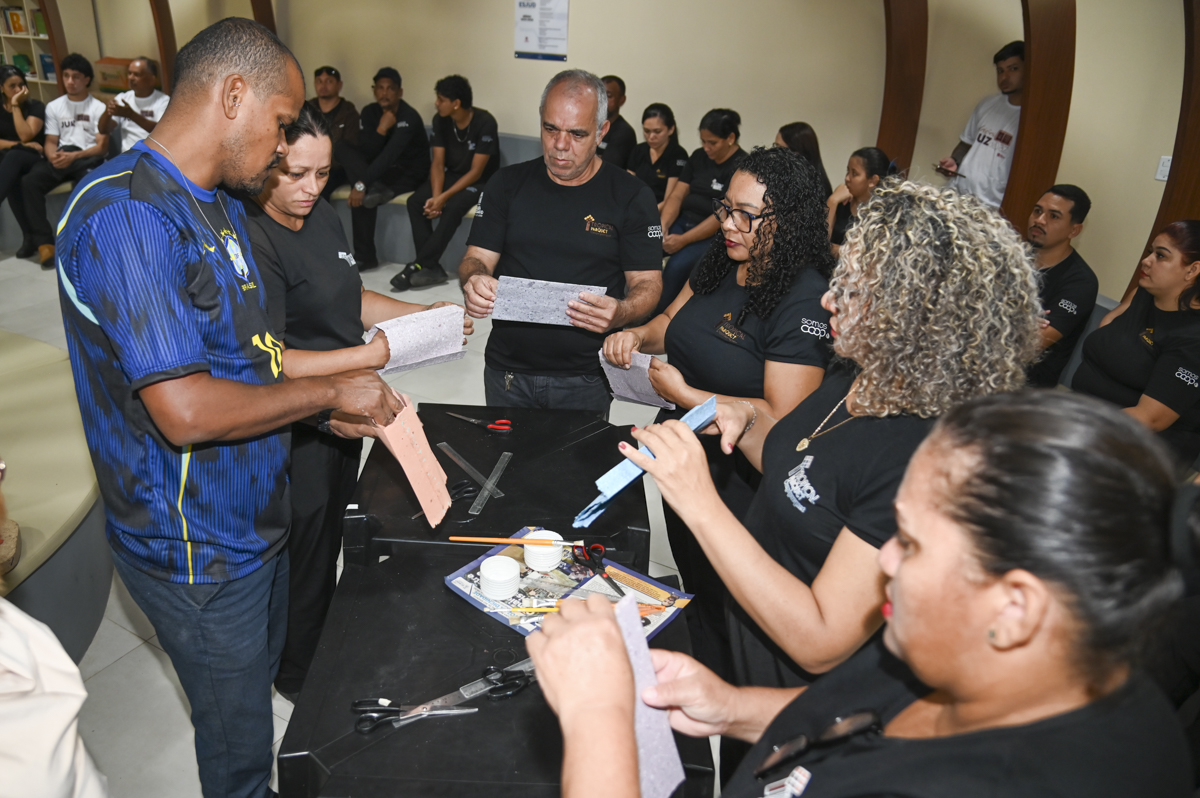 Mês do Meio Ambiente: Esjud capacita colaboradores(as) terceirizados(as) com oficina “Reciclagem de Papel e Compostagem”
